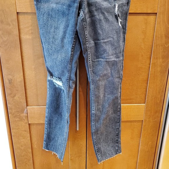 We the FREE PEOPLE Distressed Raw Hem Overalls 27/6 - Picture 5 of 6